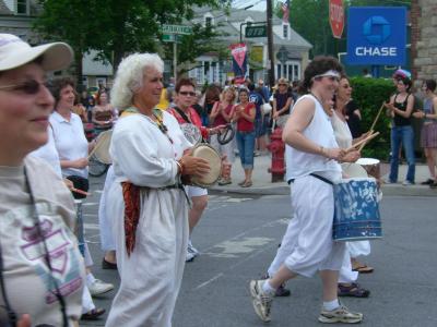0607/DrummerLadies0603.jpg