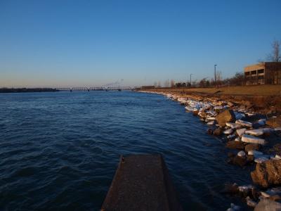 0209/Railroadbridge0215.jpg