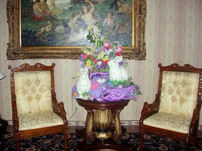 0409/SalvatoresEaster0417.jpg