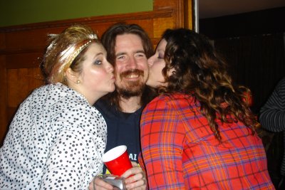 0107/Abfabgilrskissingmetalpeter0101.jpg 0107/Abfabgilrskissingmetalpeter0101.jpg