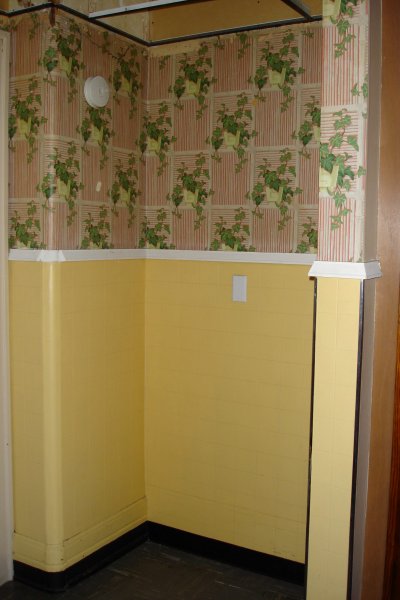 0406/apartmentsidebefore11003.jpg