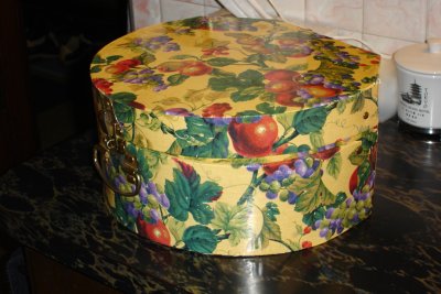 0706/oldhatboxclosed0726.jpg