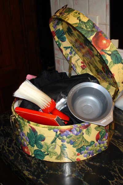 0706/oldhatboxoverflowing0743.jpg 0706/oldhatboxoverflowing0743.jpg