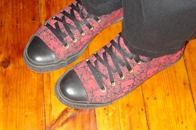 1109/Chucks121101.jpg