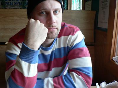 0306/steve_at_restaurant1914.jpg