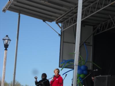 0509/HospiceWalk20090270517.jpg