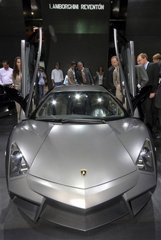 0907/Capt0b7dc74c569e46e68ec3f0f82fbdb42cGermanyAutoShowLamborghiniKfra2060912.jpg