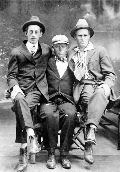 0109/ThreeGuys10104.jpg