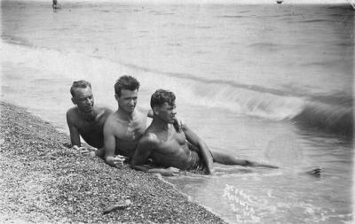 0109/ThreeGuys50104.jpg