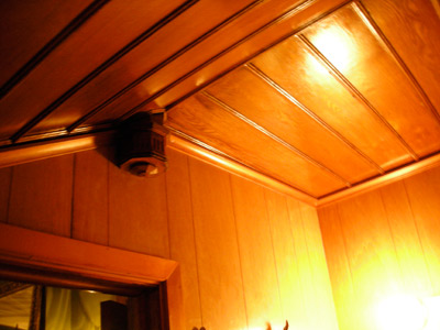 0208/StairwayBottom0225.jpg