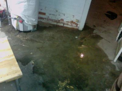 0208/WaterOnFloor0205.jpg 0208/WaterOnFloor0205.jpg