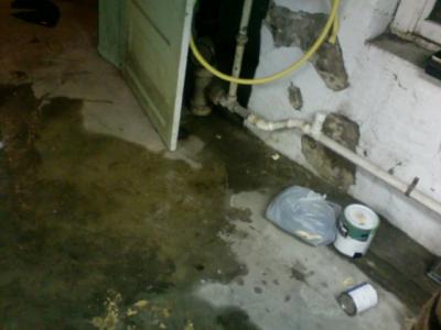 0208/WaterOnFloor20205.jpg 0208/WaterOnFloor20205.jpg