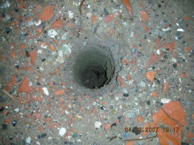 0407/HoleInTheGround0414.jpg