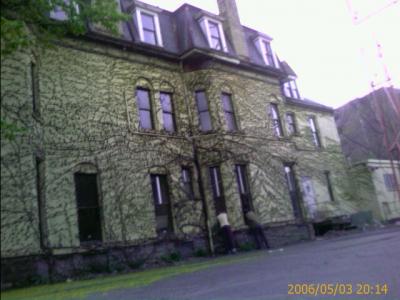 0506/mansionSide0949.jpg