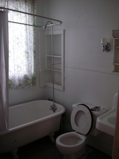 0508/Bathroom0504.jpg