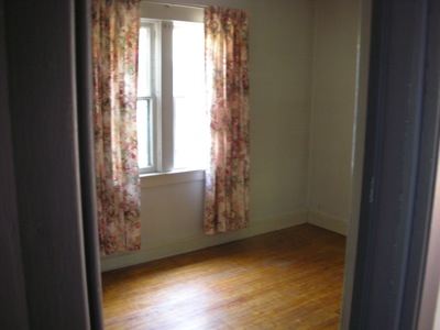 0508/Bedroom10504.jpg