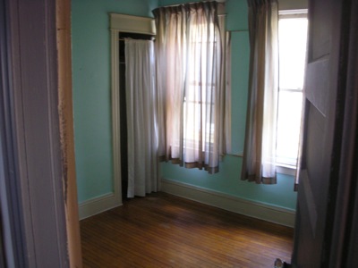 0508/Bedroom20504.jpg