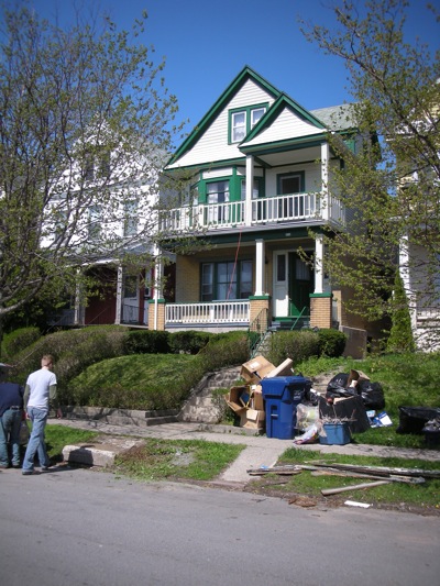 0508/NextToTheRentalProperty0504.jpg
