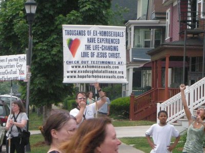 0607/Exhomos0606.jpg