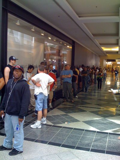 0708/IphoneLine0711.jpg