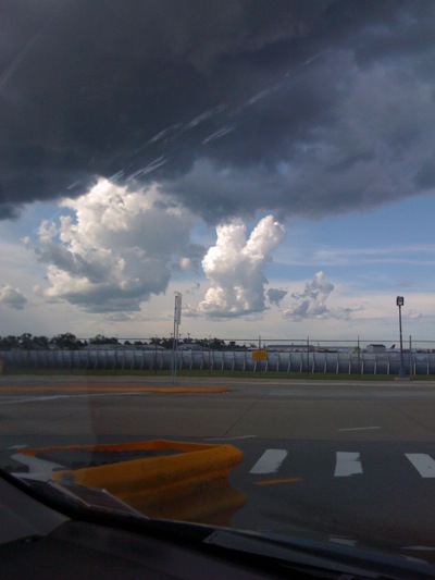 0808/MonsterStormCloudsBuffaloAirport0826.jpg