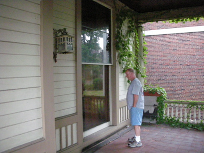 0907/MarkTwainHouseWindow0913.jpg