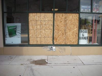 1007/MedinaDeliNorthStreetAccident21003.jpg