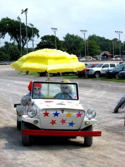 0809/15ClownCar0823.jpg
